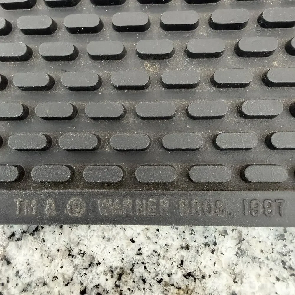 VINTAGE / Super Rare - Side Graphic 1997 Looney Tunes Taz GO AWAY Rubber Doormat